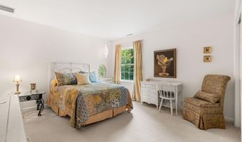 53 Essex Rd, Bedford, NH 03110