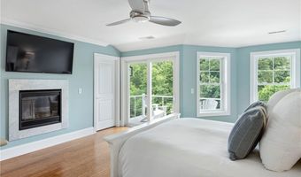 100 Algonquin Rd 13, Narragansett, RI 02882