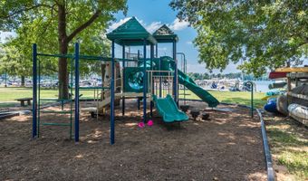 45 E LAKE Dr, Annapolis, MD 21403