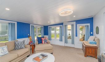 76 Midvale Ave, Cranston, RI 02920