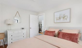 29 Bacheller St, Newport, RI 02840