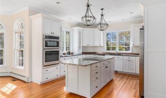 4 Christopher Dr, Lincoln, RI 02865