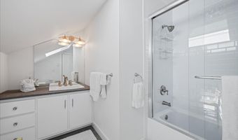 25 Spring St, Chester, CT 06412
