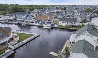 221 Magnolia Dr, Bayville, NJ 08721