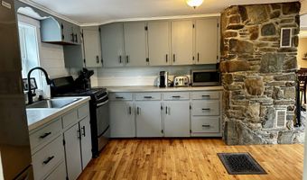 2 Piper Ln, Abbot, ME 04406