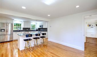 29 Melrose Ave, Barrington, RI 02806