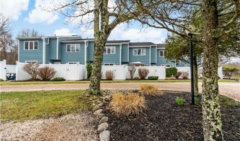 50 S Bay Dr 19, Narragansett, RI 02882