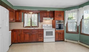 5 Lincoln Dr, North Smithfield, RI 02896
