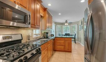 111 Trotters Ln, Allendale, NJ 07401