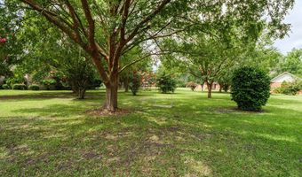 605 Plantation Dr, Adel, GA 31620