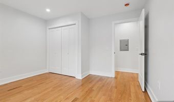 14 Redwood St, Bergenfield, NJ 07621