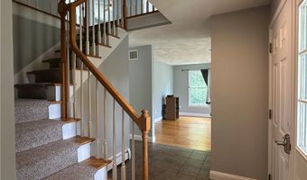 8 Linden St, Bristol, RI 02809