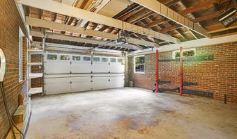 2420 N TAYLOR St, Arlington, VA 22207