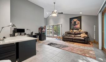 925 N River Rd, Algonquin, IL 60102