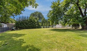 33 Fairhaven Rd, Cumberland, RI 02864