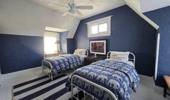 206 Edgewater Dr, Algonac, MI 48001