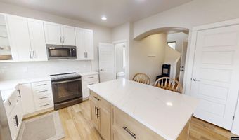 6015 Overlook Way, Mills, WY 82604