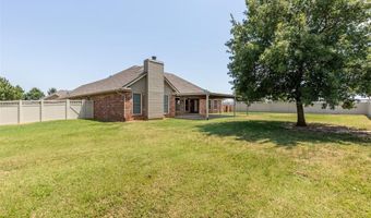 506 Fieldcrest Dr, Chickasha, OK 73018
