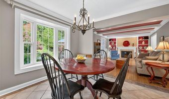 1351 Rusticview Dr, Ballwin, MO 63011
