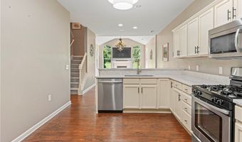 276 Sandover Dr, Aurora, OH 44202