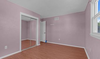 19 Spruce St, Beachwood, NJ 08722