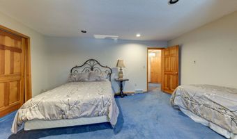 9 University Pl, Amsterdam, NY 12010