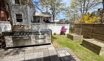 8 Champlin St, Newport, RI 02840