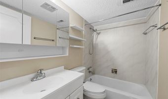 916 Claytonbrook Dr 1, Ballwin, MO 63011