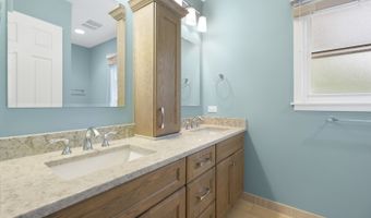 5 S Windsor Dr, Arlington Heights, IL 60004