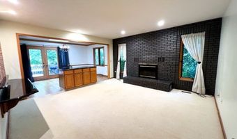 457 E Pioneer Trl, Aurora, OH 44202