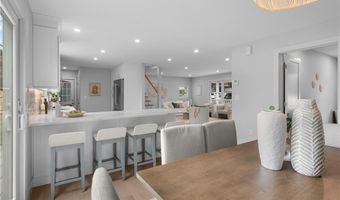 24 Perry Ave, Middletown, RI 02842
