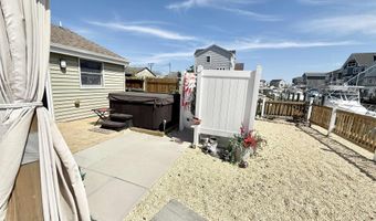 210 Fernwood Dr, Bayville, NJ 08721