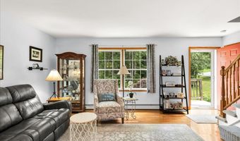 21 Bowling Green Ln, Belfast, ME 04915
