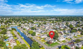 29 North Plz, Amity Harbor, NY 11701