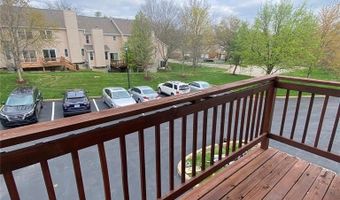 1310 Crossings Ct B, Ballwin, MO 63021