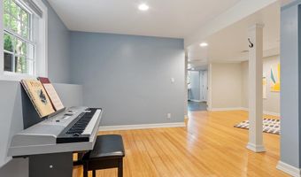 67 Quaker Ln, Bolton, MA 01740