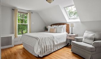259 Middle Rd, Falmouth, ME 04105
