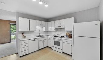 1003 Pocono Trl, Ballwin, MO 63021