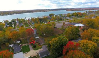 9640 Shady Ln, Algonac, MI 48001