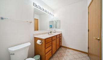 941 N Swift Rd 201, Addison, IL 60101