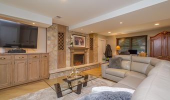 38 Holly Dr, Parlin, NJ 08859