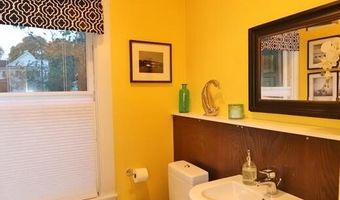 15 McKinley St, Bangor, ME 04401