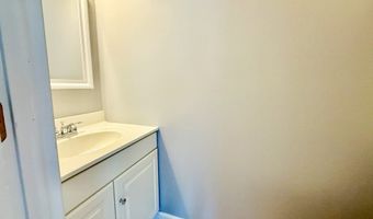 151 Shelter Rock Rd 17, Danbury, CT 06810