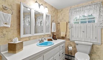 20 Juniper Dr, Amherst, NH 03031