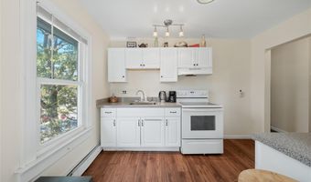 29 Lake St, Amityville, NY 11701