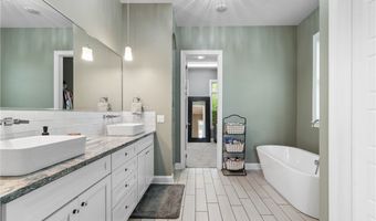 450 Hartville Rd, Atwater, OH 44201