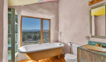 77 North Rd, Carson, NM 87517
