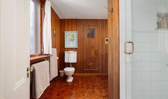 4 Hunter Ave, Newport, RI 02840