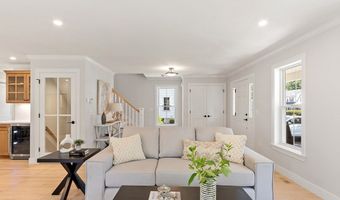 42 Hillside Ave, Bedford, MA 01730