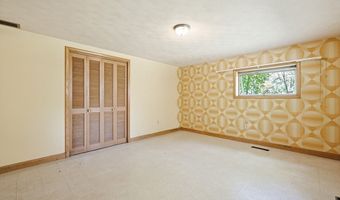 21 Daggett Rd, Attleboro, MA 02703